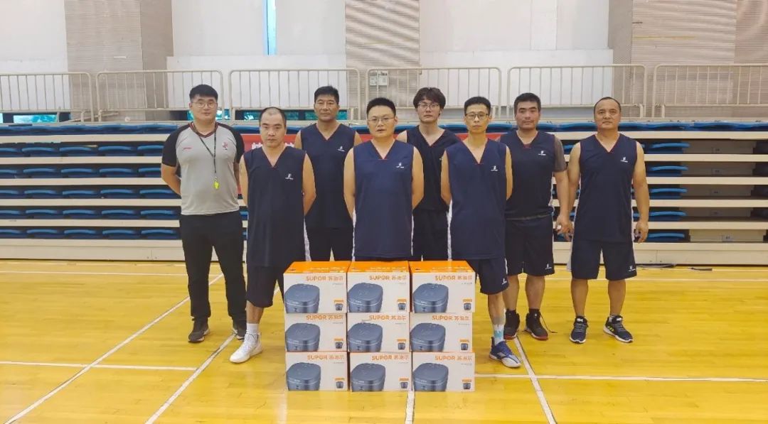 “金鷹隊”勇奪第三屆“海壩杯”籃球賽冠軍！